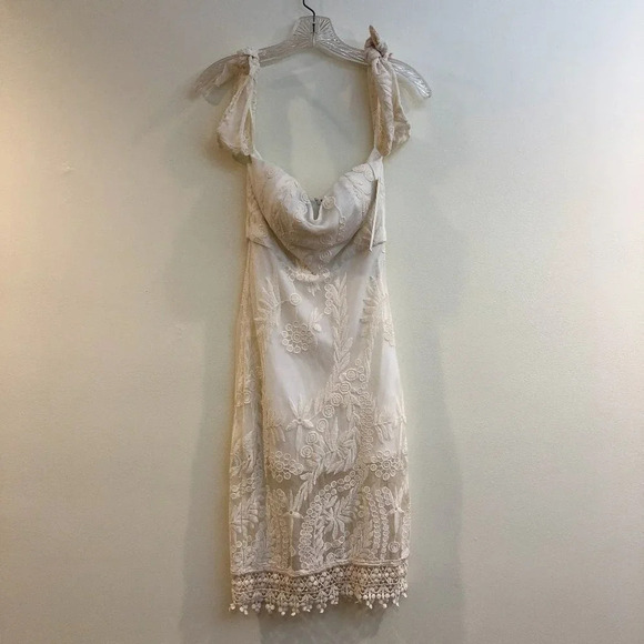Line & Dot Dresses & Skirts - NEW Line & Dot Tie Shouder Cream Lace Sweetheart Neckline Mini Dress Women's XS